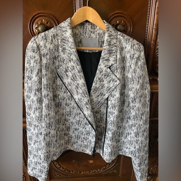 Classiques Entier Tweed Moto Jacket
Linen Blend Women's size L - Picture 3 of 10